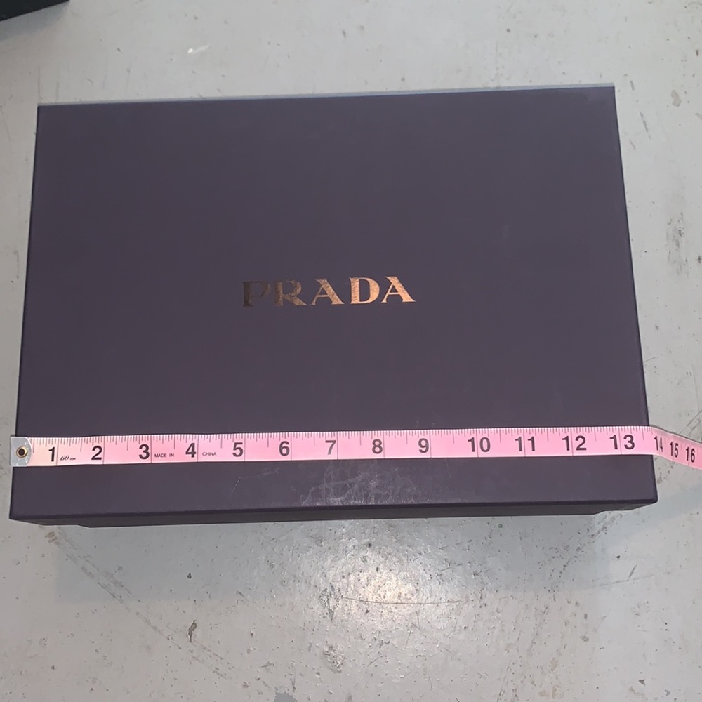 Prada box - Picture 3 of 5